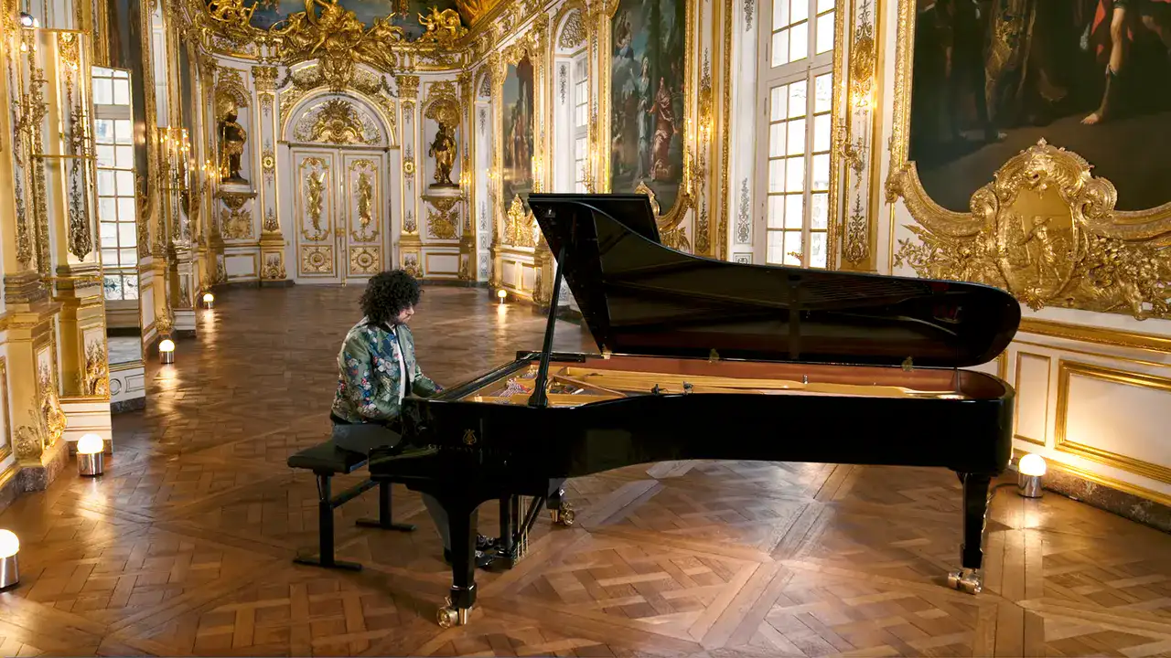 Extrait vidéo de la captation multicaméras avec grue du concert du pianiste Simon Ghraichy, réalisée pour la Banque de France.