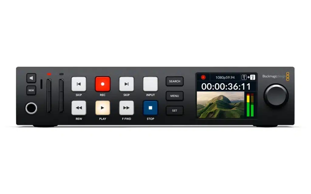 Enregistreur vidéo Blackmagic Design HyperDeck Studio HD Plus vu de face sur fond blanc