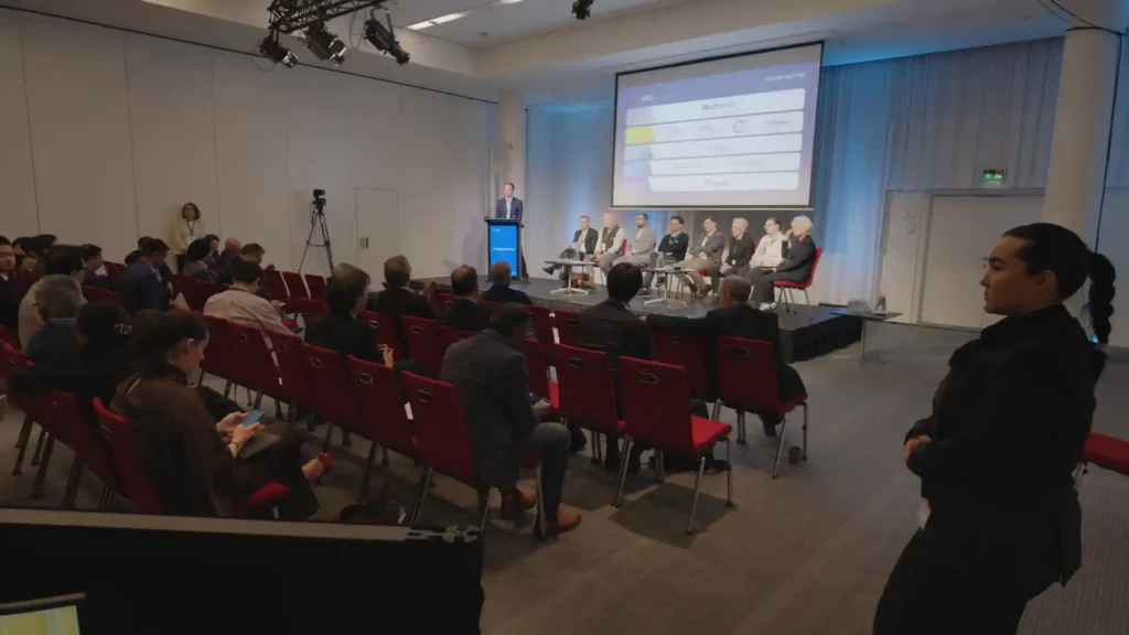 Session en panel au congrès EBC 2026 à Copenhague : orateur au pupitre, panel sur scène et public, filmés par LittleBox Films